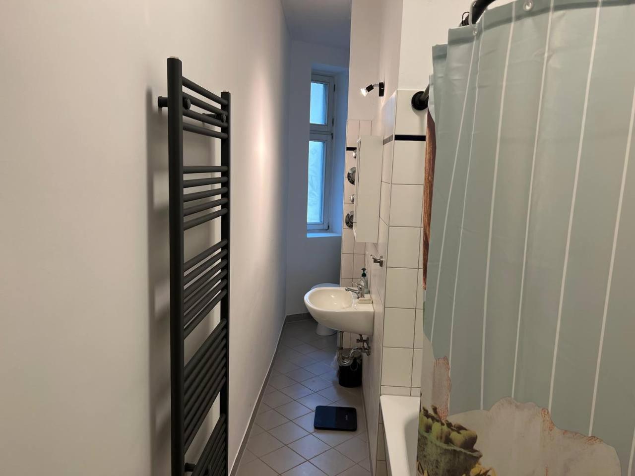 Stylish 2-Room Apartment With Balcony Next To East Side Gallery Berlin Dış mekan fotoğraf