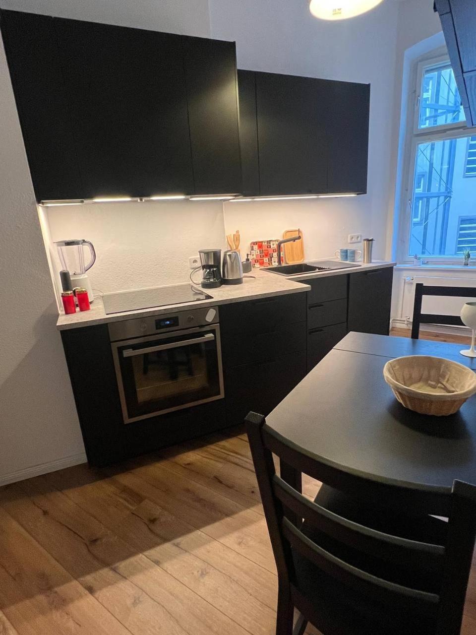 Stylish 2-Room Apartment With Balcony Next To East Side Gallery Berlin Dış mekan fotoğraf