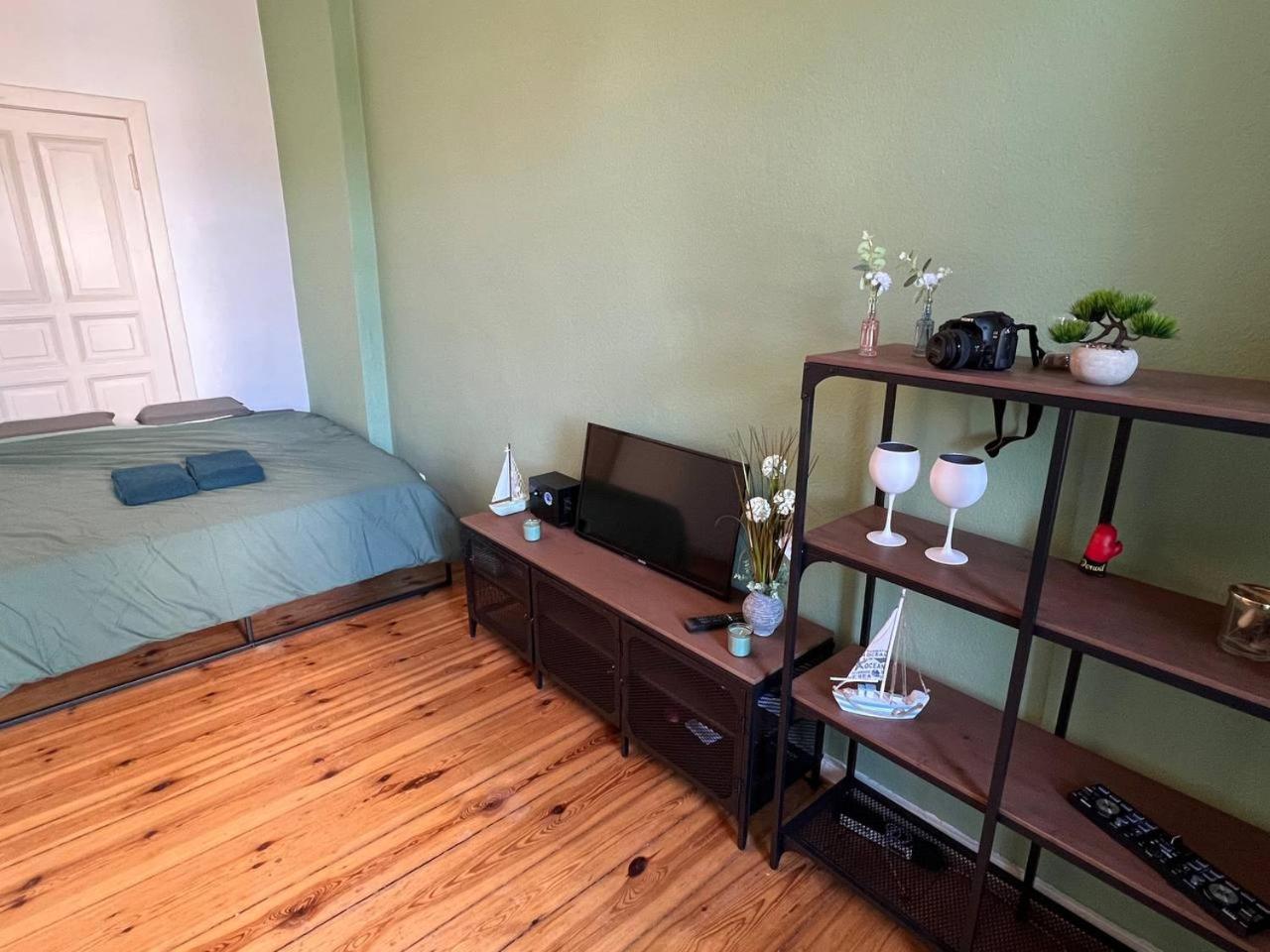 Stylish 2-Room Apartment With Balcony Next To East Side Gallery Berlin Dış mekan fotoğraf